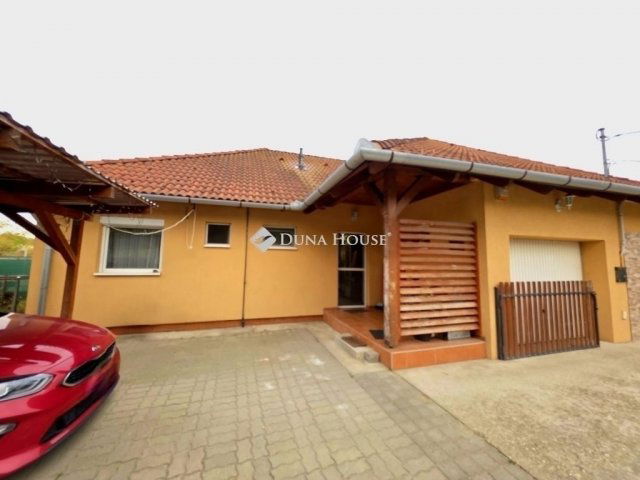 Eladó ikerház, Szigetszentmiklóson 79.9 M Ft, 4 szobás