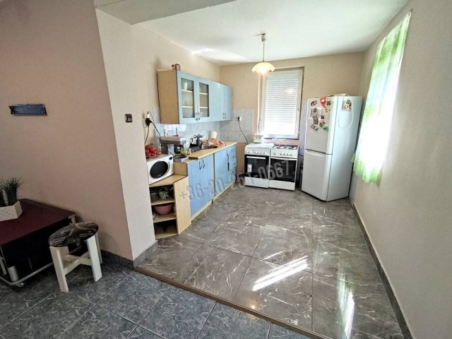 Eladó családi ház, Mohácson 32 M Ft, 4 szobás