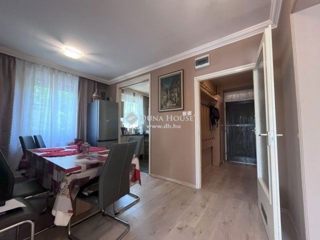 Eladó téglalakás, Szegeden 69 M Ft, 3 szobás