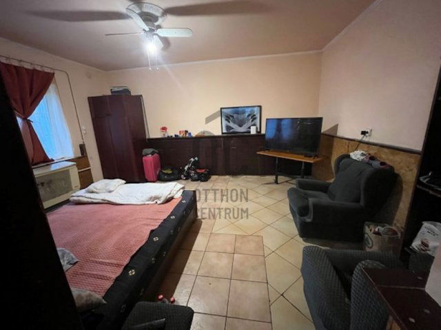 Eladó téglalakás, Kalocsán 16 M Ft, 2 szobás