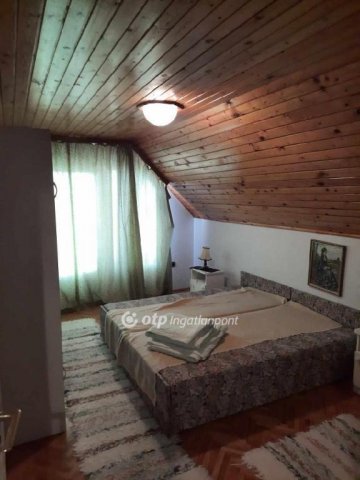 Eladó családi ház, Vonyarcvashegyen 145 M Ft, 7+1 szobás