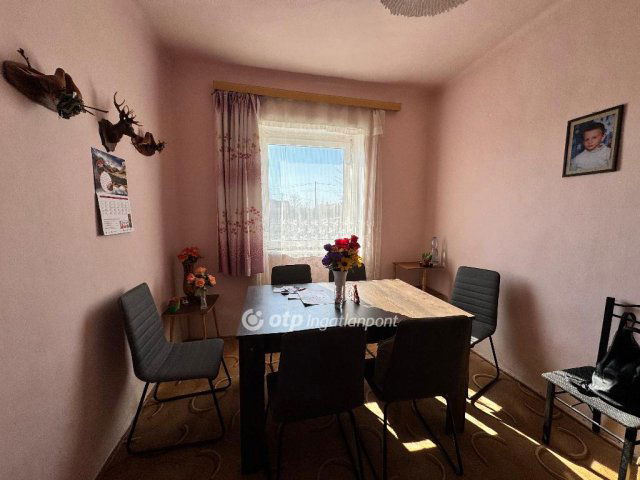 Eladó családi ház, Fegyverneken 11.9 M Ft, 2+1 szobás