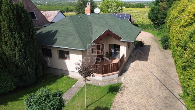 Eladó családi ház, Tárnokon 145 M Ft, 4 szobás