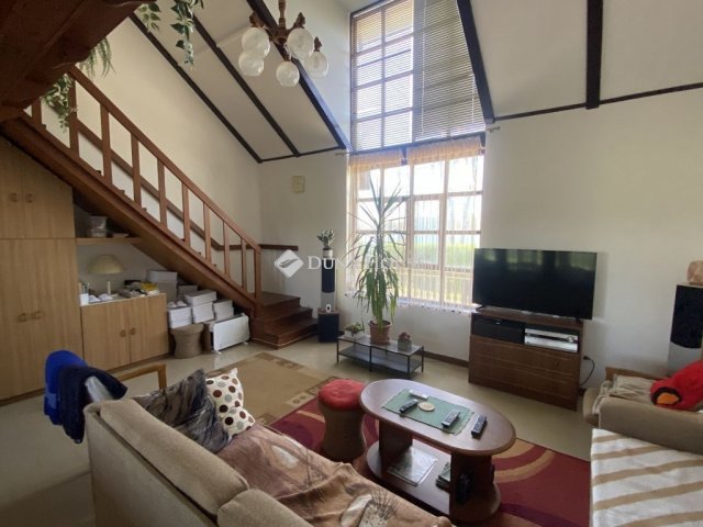 Eladó nyaraló, Tasson 125 M Ft, 5 szobás / költözzbe.hu