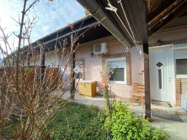 Eladó családi ház, Dunabogdányban 35 M Ft, 2 szobás