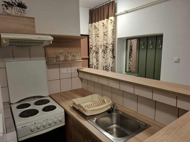 Kiadó téglalakás, albérlet, Pécsett 160 E Ft / hó, 2 szobás