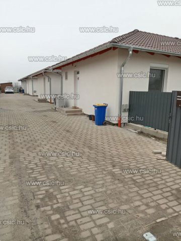 Eladó ikerház, Kiskunlacházán 54 M Ft, 3 szobás