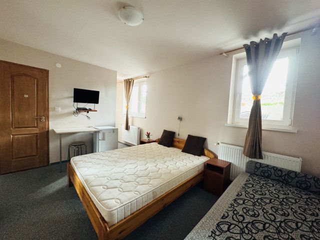 Eladó családi ház, Egerben 175 M Ft, 11+1 szobás