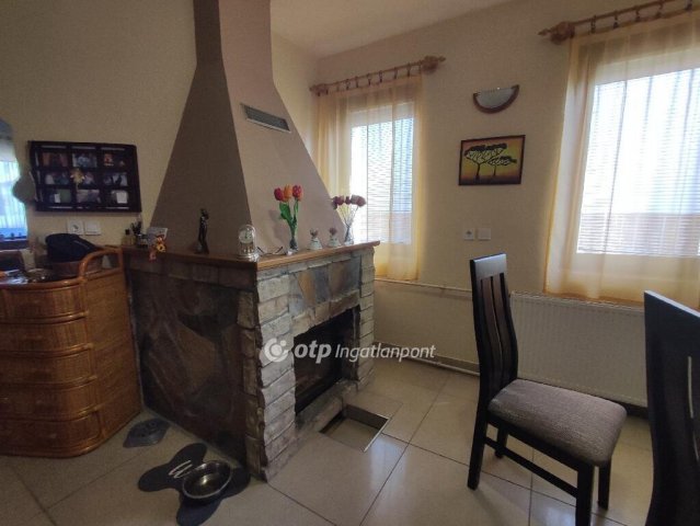 Eladó családi ház, Szegeden 155 M Ft, 5 szobás