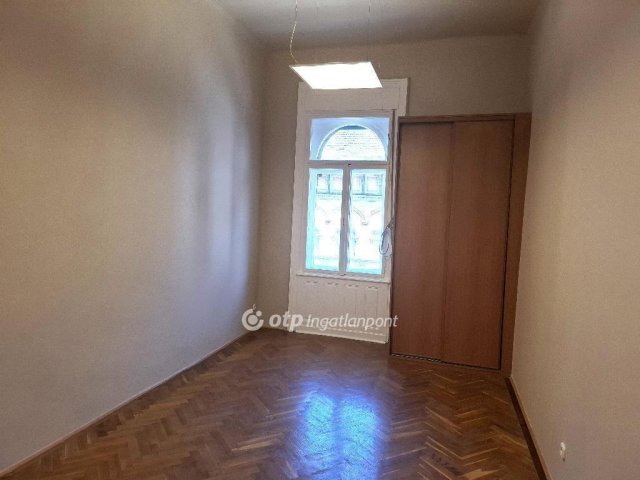 Eladó téglalakás, Budapesten, VIII. kerületben 54.1 M Ft