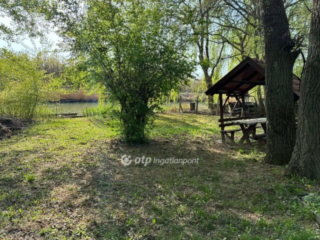 Eladó nyaraló, Mezőberényben 27.5 M Ft, 1+2 szobás