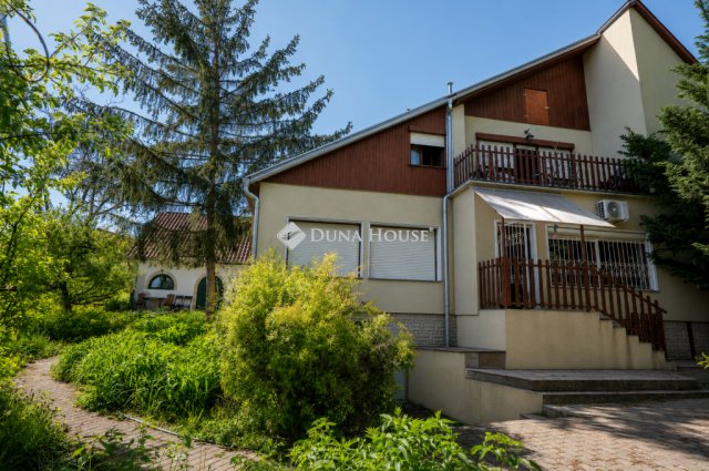 Eladó családi ház, Zsámbékon 139.9 M Ft, 6 szobás