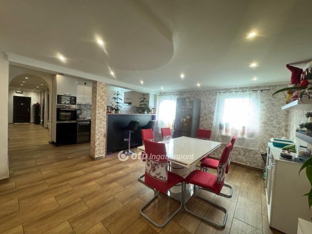 Eladó téglalakás, Érden 89 M Ft, 4+1 szobás