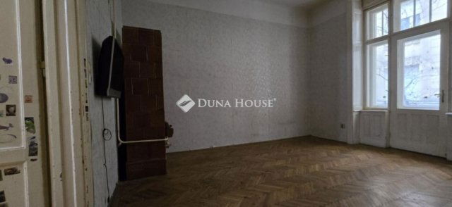 Eladó téglalakás, Budapesten, VI. kerületben 74.9 M Ft, 2 szobás
