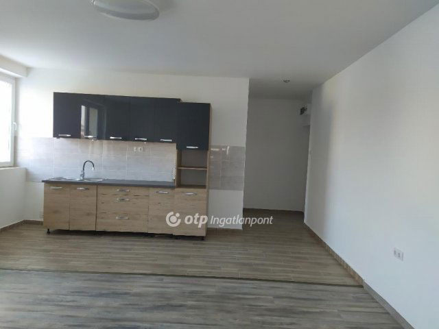 Eladó téglalakás, Verpeléten 24.5 M Ft, 1+1 szobás