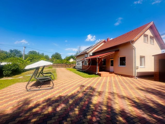 Eladó családi ház, Szegeden 145 M Ft, 7 szobás