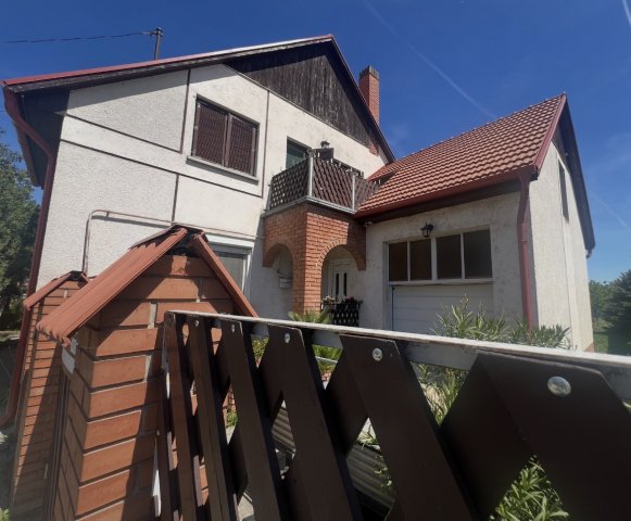 Eladó családi ház, Szegeden 124.8 M Ft, 6 szobás