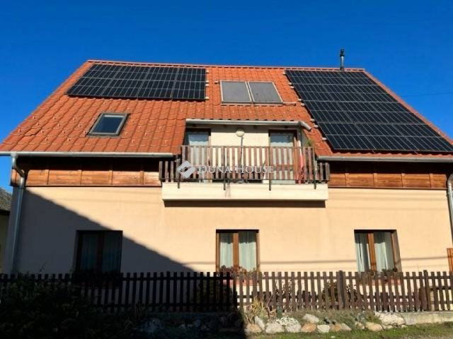 Eladó családi ház, Hévízen 210 M Ft, 10 szobás