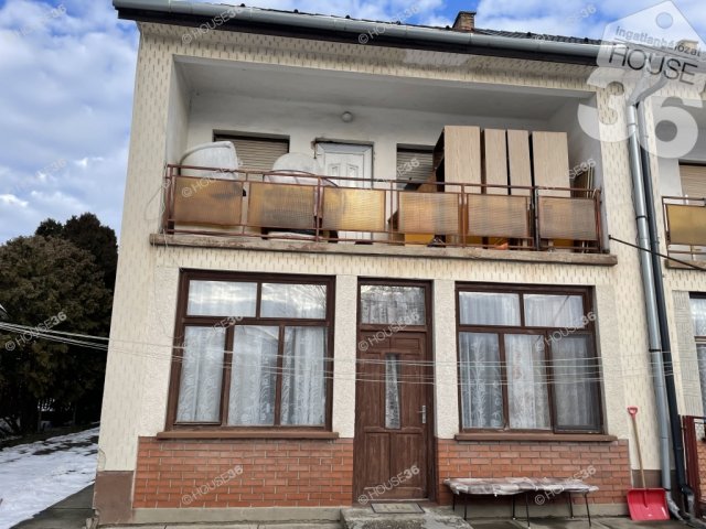 Eladó családi ház, Solton 58 M Ft, 7 szobás