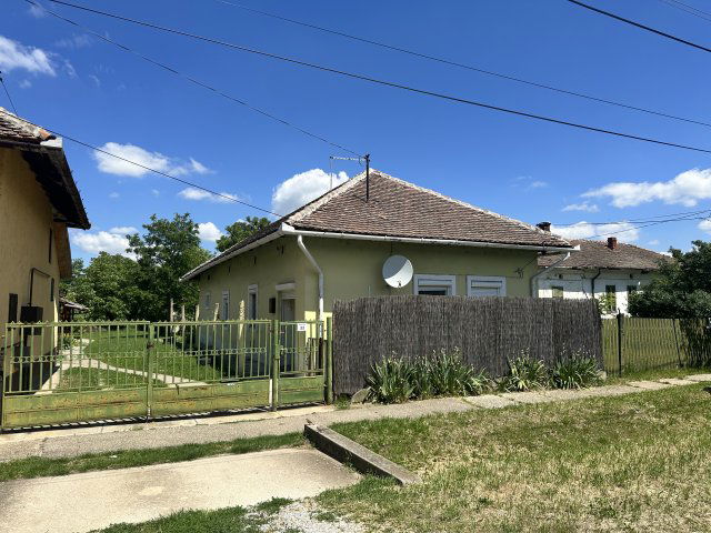 Eladó családi ház, Kisújszálláson 7.99 M Ft, 3 szobás