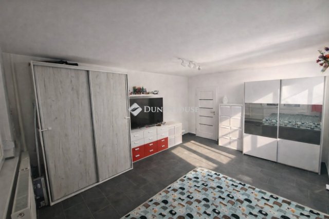 Eladó panellakás, Budapesten, XX. kerületben 67.9 M Ft, 2 szobás