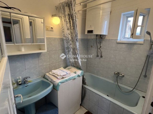 Eladó családi ház, Várpalotán 21.99 M Ft, 3 szobás