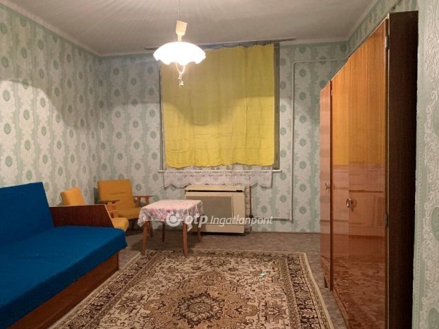 Eladó téglalakás, Törökszentmiklóson 15.8 M Ft, 1 szobás