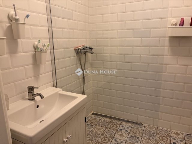 Eladó panellakás, Budapesten, III. kerületben 99.45 M Ft