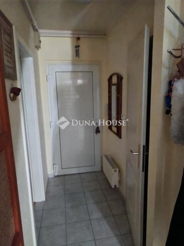 Eladó téglalakás, Hévízen 98.969 M Ft, 4 szobás