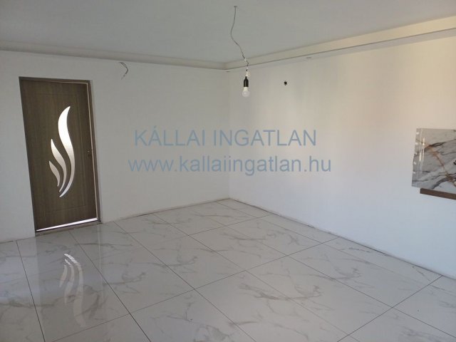 Eladó családi ház, Szakolyon 10.9 M Ft, 1 szobás