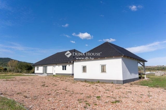 Eladó családi ház, Pomázon 270 M Ft, 5 szobás