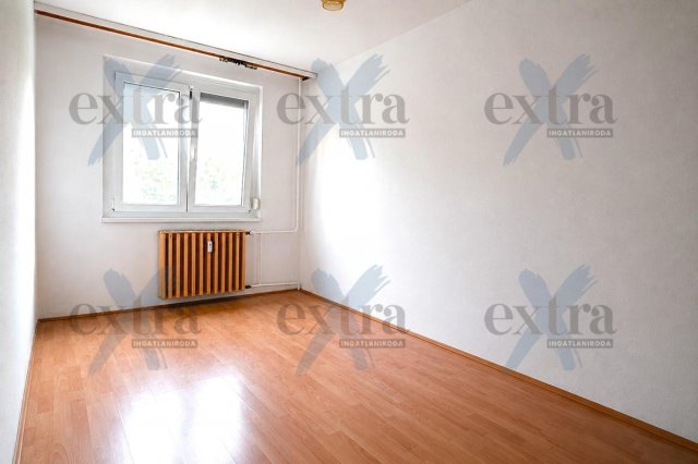 Eladó panellakás, Szegeden 61.9 M Ft, 3 szobás