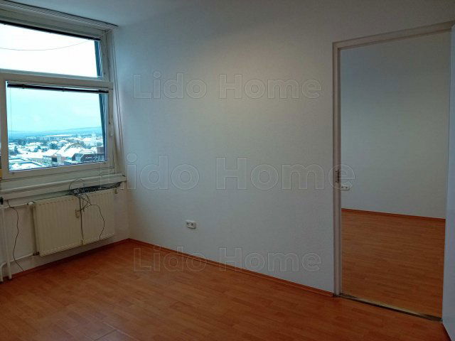 Eladó iroda, Veszprémben 26.9 M Ft, 3 szobás