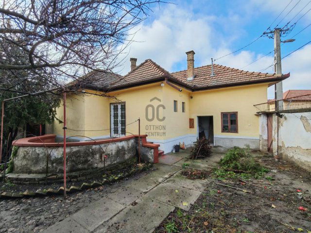 Eladó családi ház, Cegléden 52.5 M Ft, 2 szobás