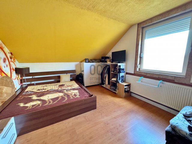 Eladó családi ház, Bicskén 89.9 M Ft, 6 szobás