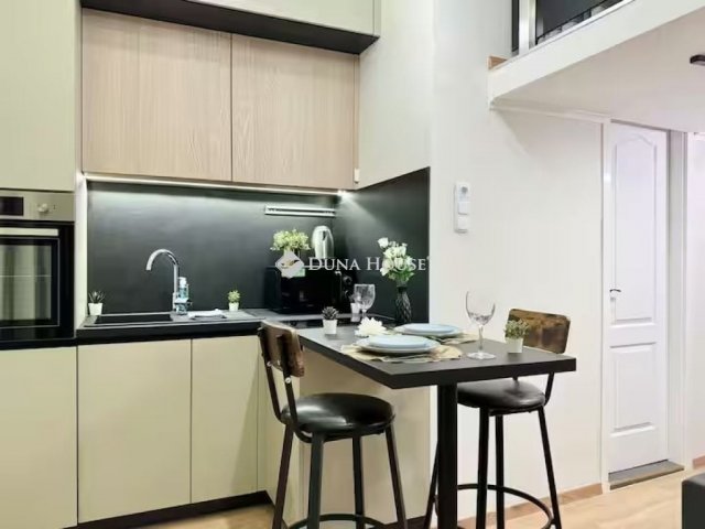 Eladó téglalakás, Budapesten, VI. kerületben 55 M Ft, 1 szobás