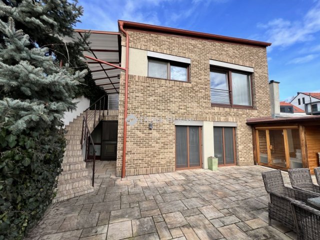 Eladó családi ház, Veszprémben 185 M Ft, 4 szobás