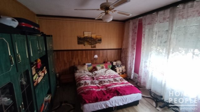 Eladó családi ház, Szegeden 92.9 M Ft, 6 szobás