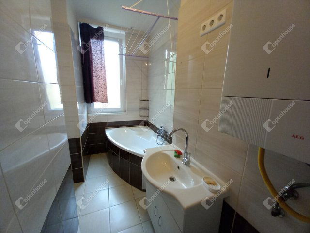 Eladó téglalakás, Szolnokon 27.5 M Ft, 2 szobás