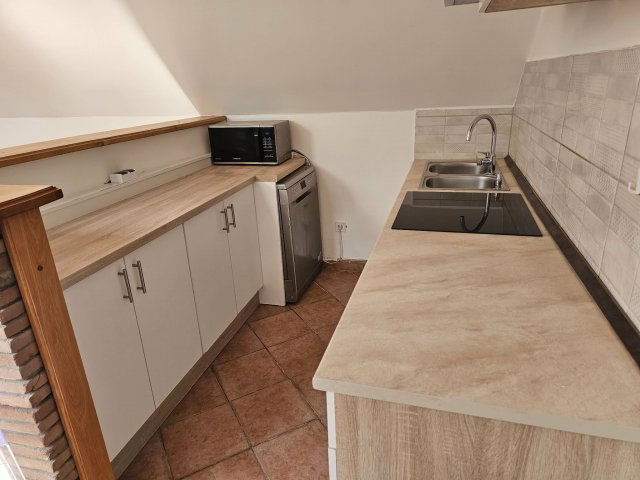 Kiadó téglalakás, albérlet, Pécsett 260 E Ft / hó, 3 szobás