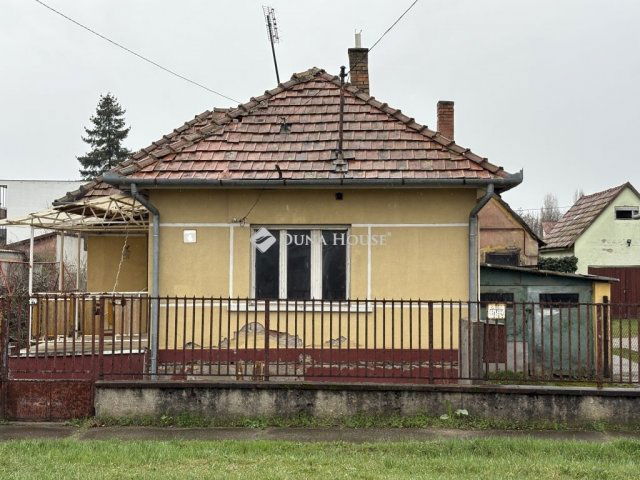Eladó családi ház, Vecsésen 49.9 M Ft, 2 szobás