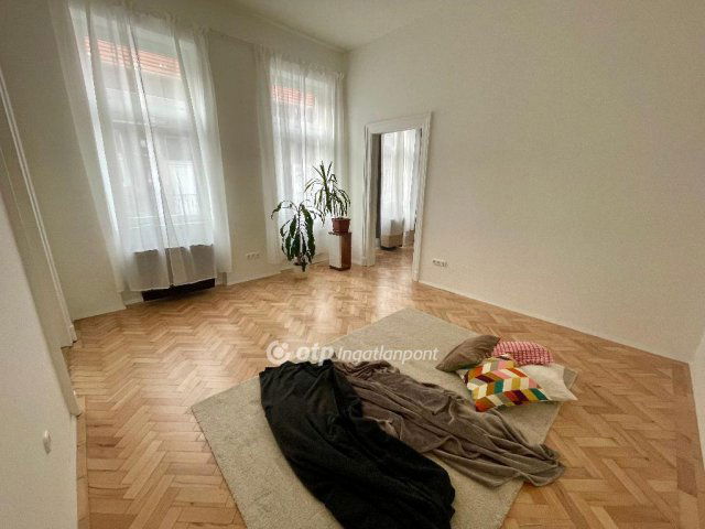 Eladó téglalakás, Budapesten, VIII. kerületben 64.8 M Ft