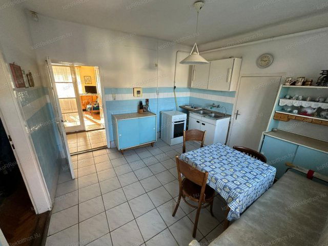 Eladó családi ház, Jászberényben 34.99 M Ft, 3 szobás