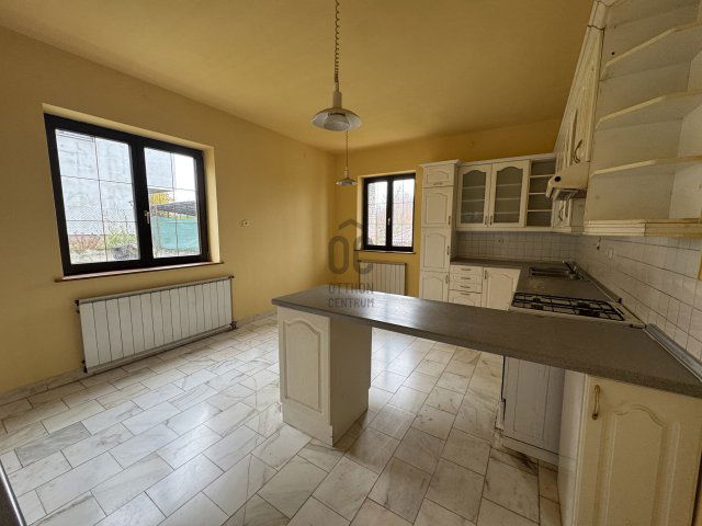 Eladó családi ház, Tahitótfalun 159 M Ft, 5 szobás