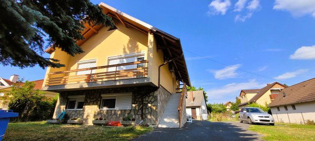 Eladó családi ház, Balatonfüreden 159 M Ft, 5 szobás