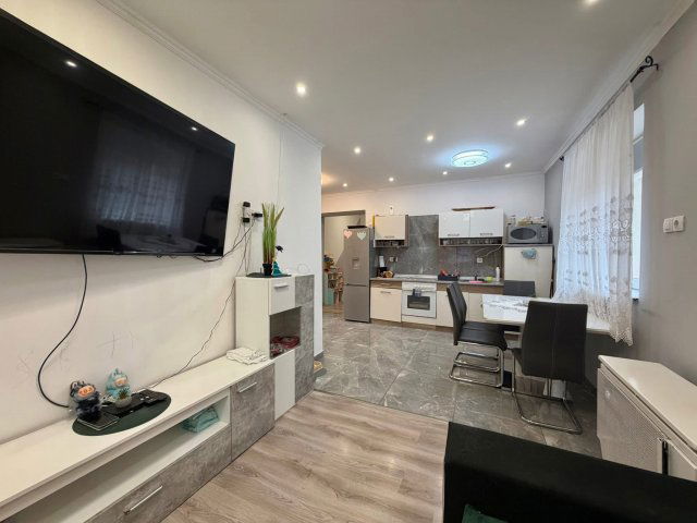 Eladó ikerház, Szegeden 73 M Ft, 2+1 szobás