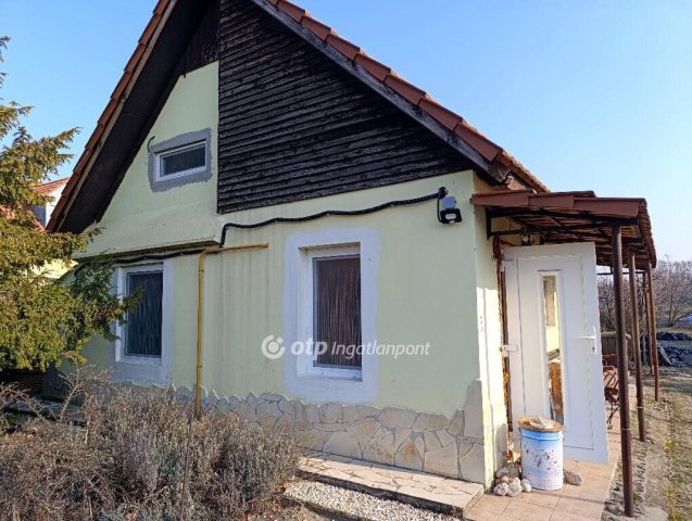 Eladó családi ház, Zsombón 29.995 M Ft, 2 szobás