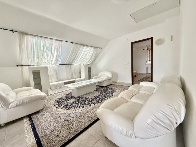 Eladó családi ház, Balatonfőkajáron 89.9 M Ft, 5 szobás