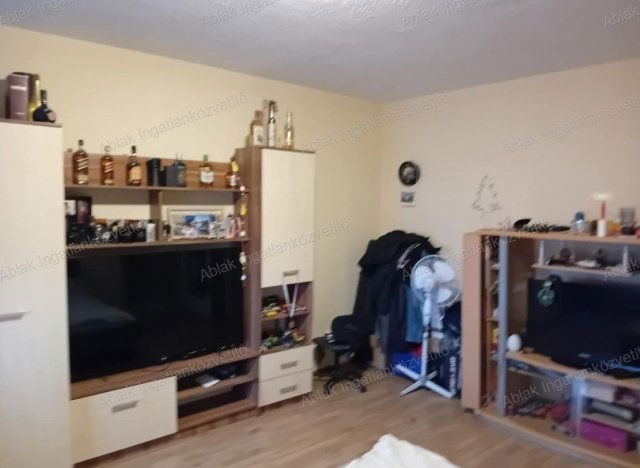 Eladó panellakás, Kecskeméten 33.9 M Ft, 1 szobás