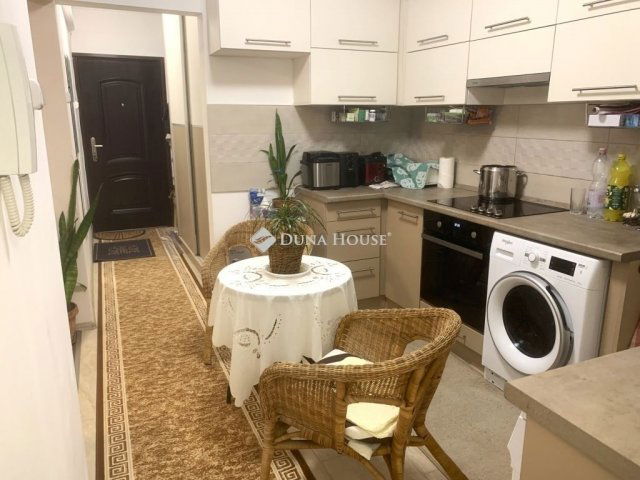 Eladó panellakás, Szegeden 65 M Ft, 4 szobás